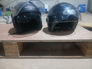 Cascos de moto negros