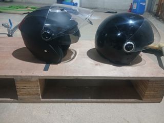 Cascos de moto negros