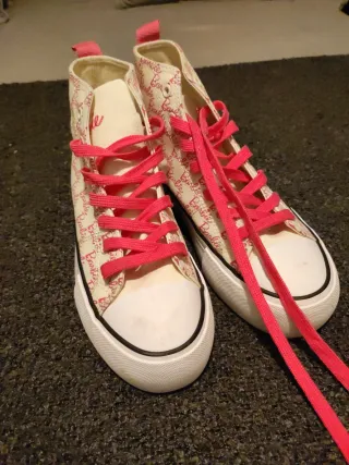 Zapatillas Barbie Botas Blancas y Rosas