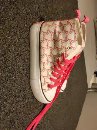 Zapatillas Barbie Botas Blancas y Rosas