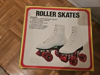 Patines de 4 ruedas blancos. Número 41