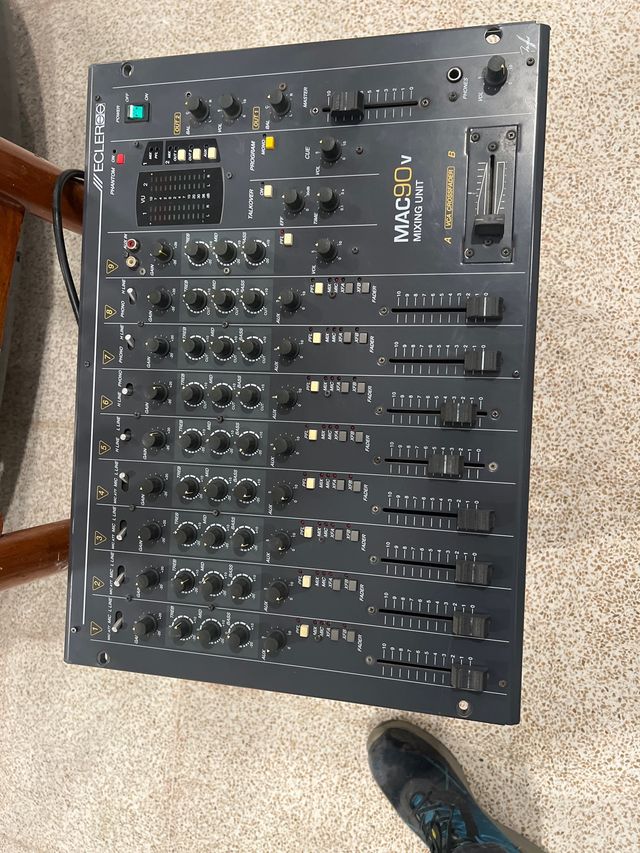 Mesa de mezclas Ecler Mac 90 V no enciende