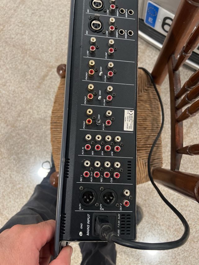 Mesa de mezclas Ecler Mac 90 V no enciende