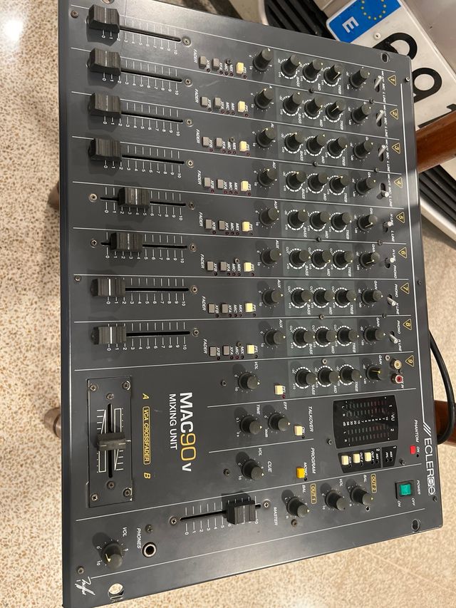 Mesa de mezclas Ecler Mac 90 V no enciende