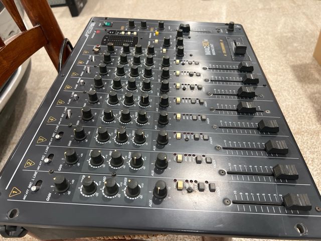 Mesa de mezclas Ecler Mac 90 V no enciende