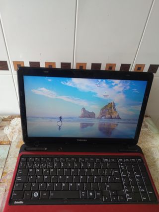 Portátil Toshiba Rojo + Accesorios (Urge)