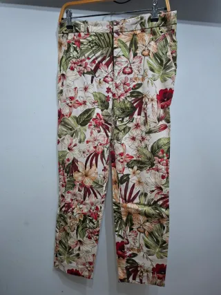 Pantalón estampado floral Zara