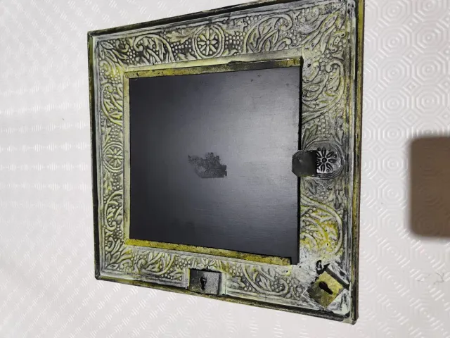 Espejo decorativo verde con marco labrado