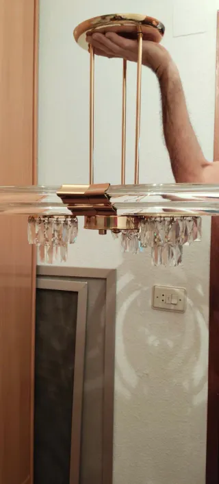 Lámpara de techo dorada con cristales