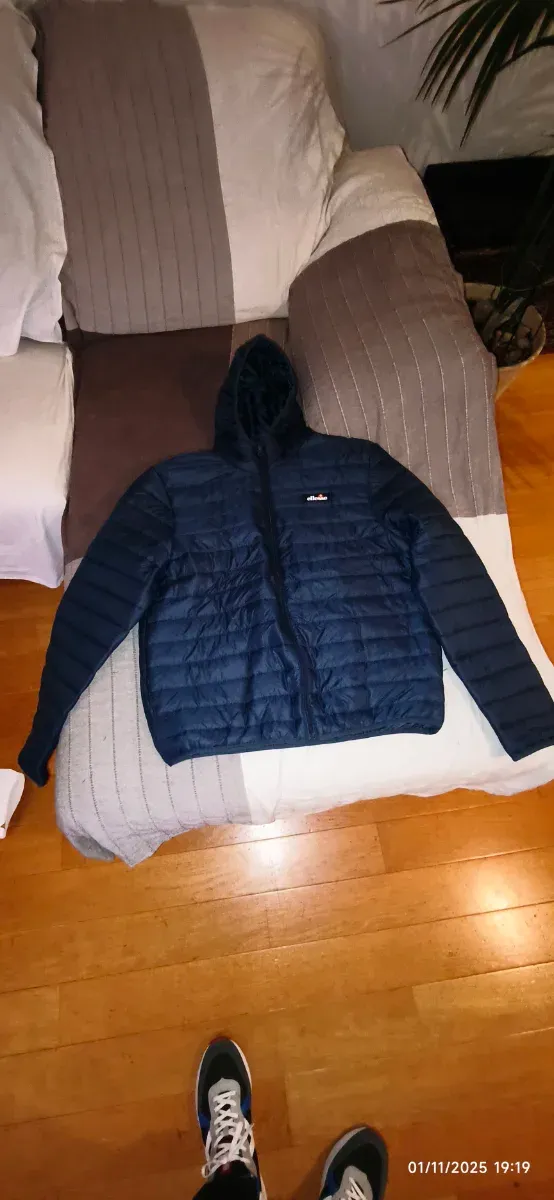 Chaqueta Ellesse azul acolchada con capucha