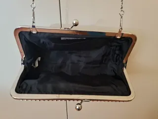 Pochette nera in raso con strass