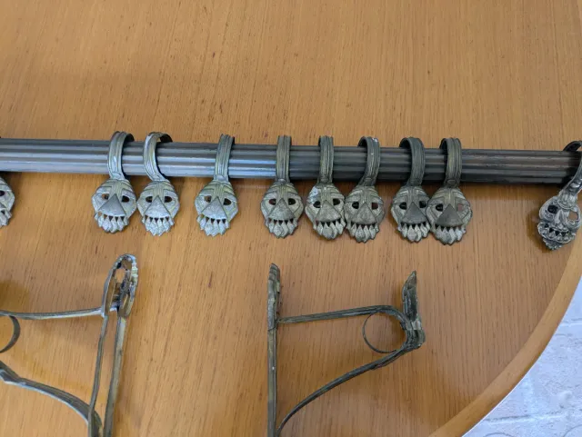 Barra cortinas vintage calaveras metal