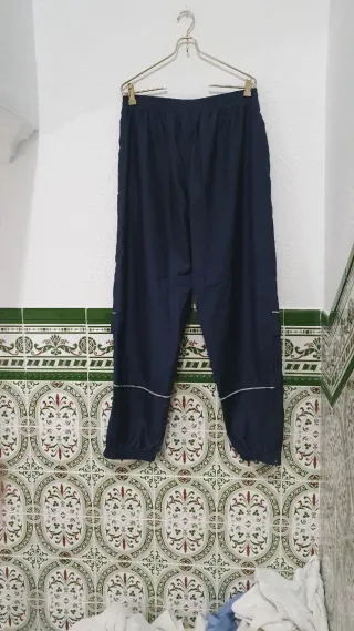 Conjunto deportivo Asics azul y blanco