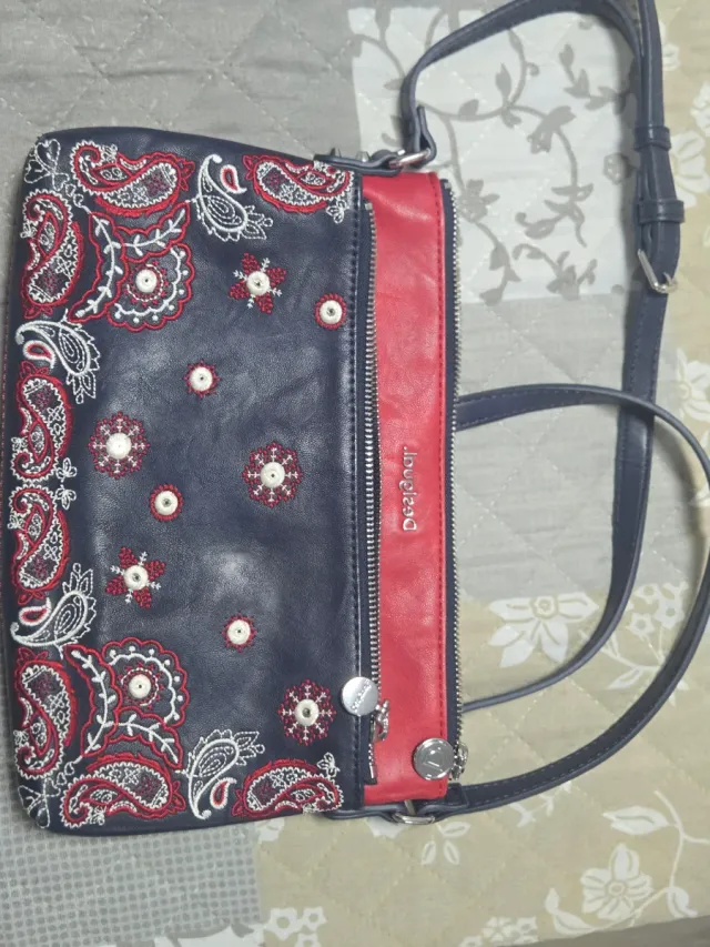 Bolso Desigual bandolera azul y rojo