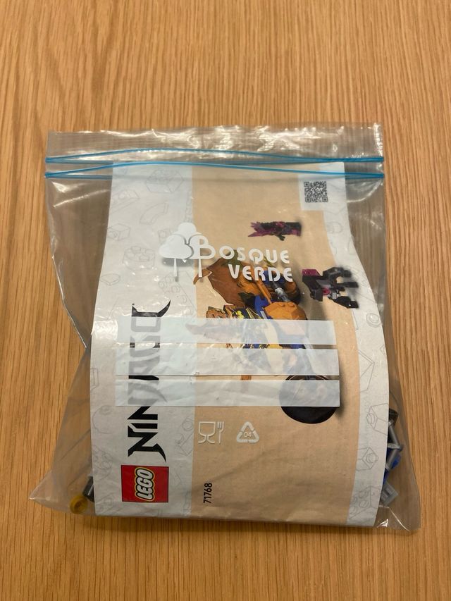 Lego Ninjago Moto Dorada y Figuras