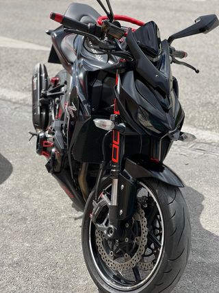 Kawasaki Z1000 Negra Modificada