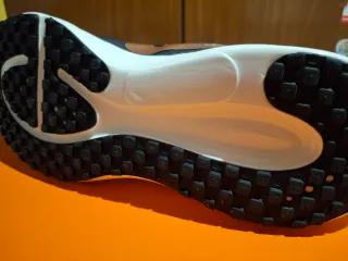 Zapatillas Nike Revolution 8 Mujer Negro/Dorado