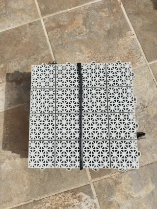 Baldosas de drenaje PVC gris antideslizantes