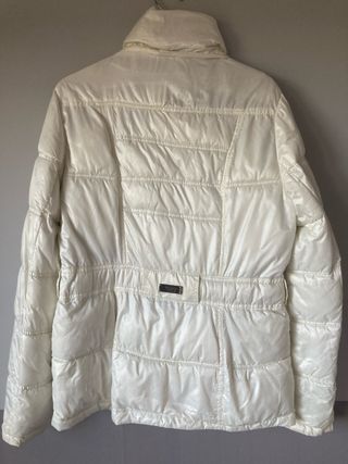 Cazadora acolchada Bershka blanca