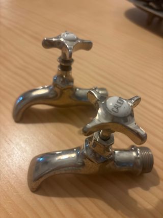 Grifos antiguos plateados pico de pato