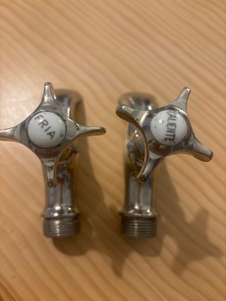 Grifos antiguos plateados pico de pato