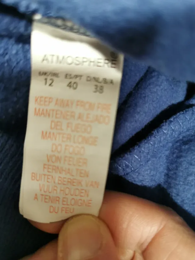 Sudadera azul con capucha