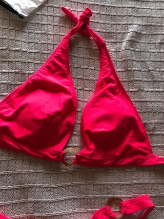 Bikini rosa con aros