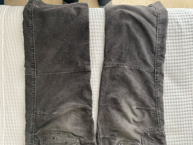Pantalón pana cargo gris años 90.