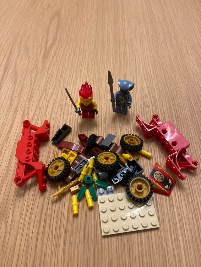 Lego Ninjago Moto y Figuras