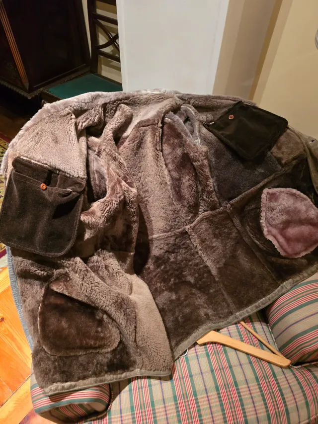 Abrigo tipo Rey León de piel y ante