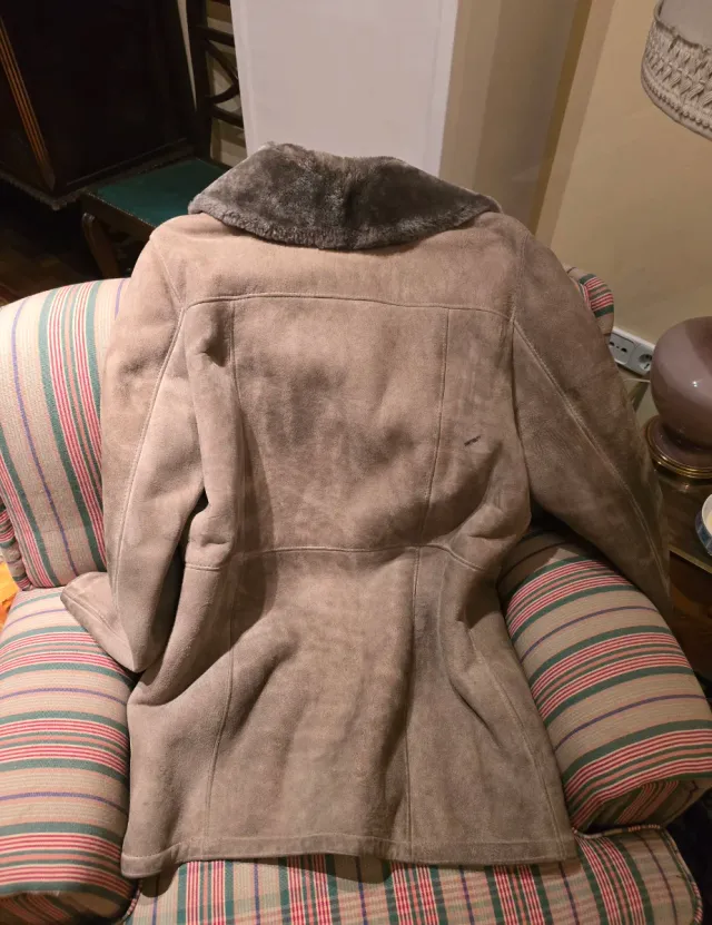 Abrigo tipo Rey León de piel y ante