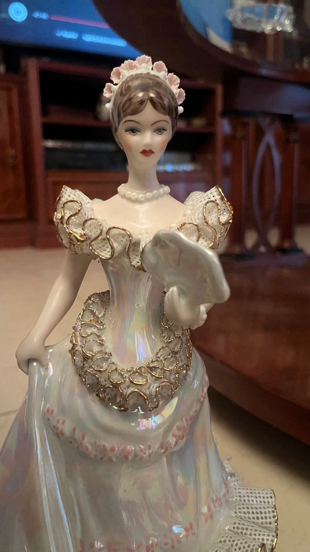 Muñeca de porcelana húngara