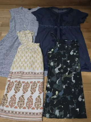 Lote de 4 vestidos. Talla S. 4,30 EUROS