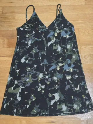 Lote de 4 vestidos. Talla S. 4,30 EUROS