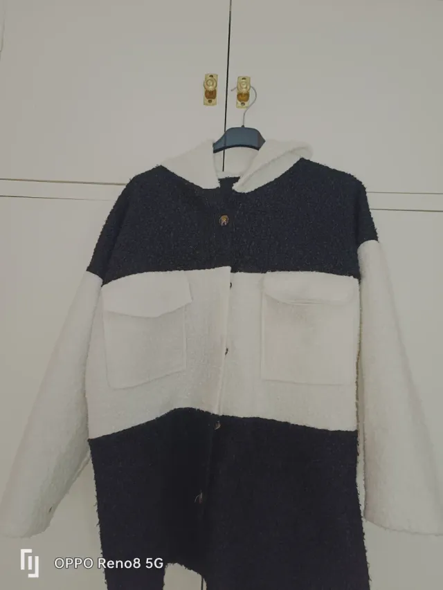 Chaqueta Bicolor con Capucha