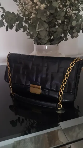 Bolso Zara negro .