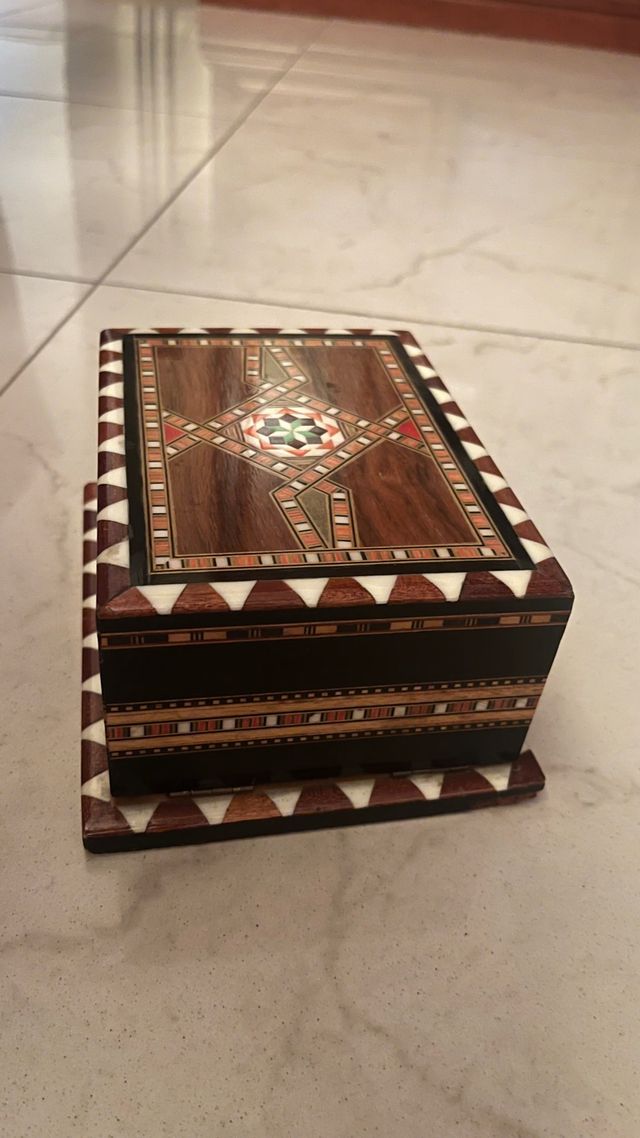 Caja taracea granadina madera