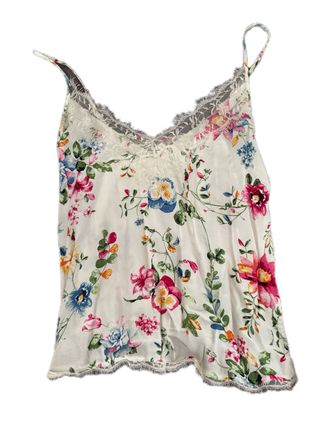 Blusa floral con encaje