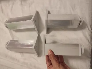 Patas regulables plateadas para muebles