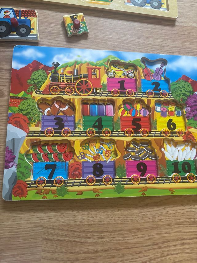 Caja de juegos educativos puzles de piezas.