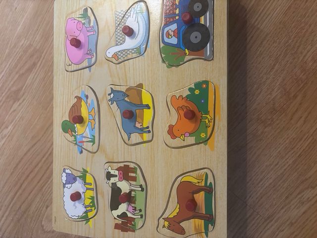 Caja de juegos educativos puzles de piezas.