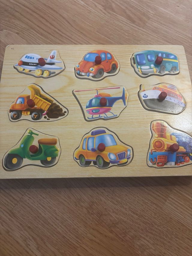 Caja de juegos educativos puzles de piezas.