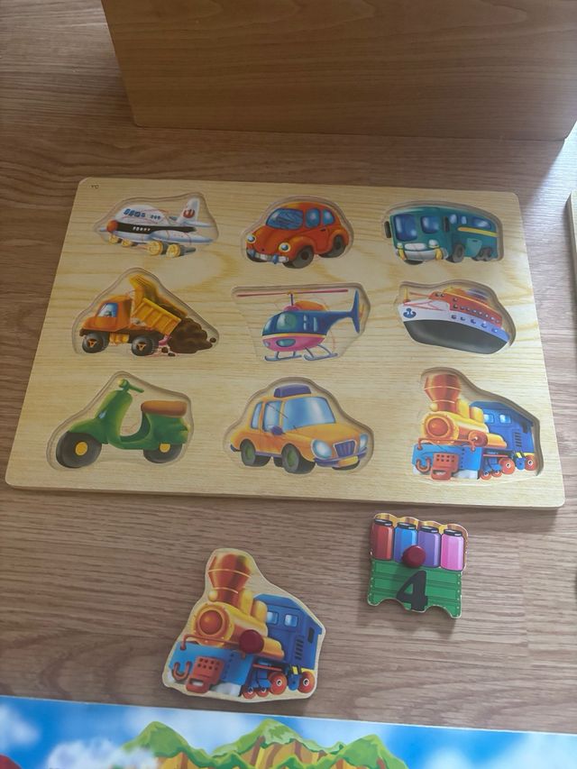 Caja de juegos educativos puzles de piezas.