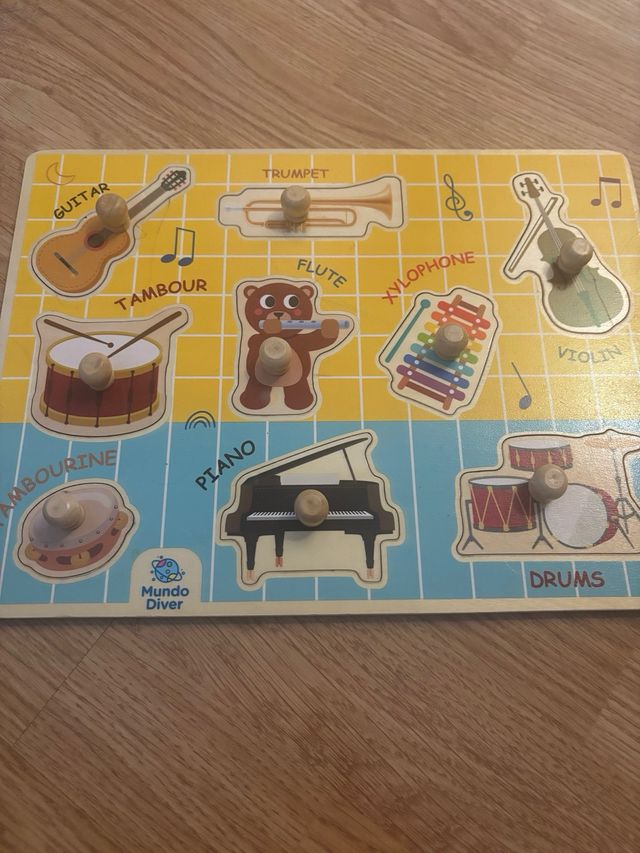 Caja de juegos educativos puzles de piezas.