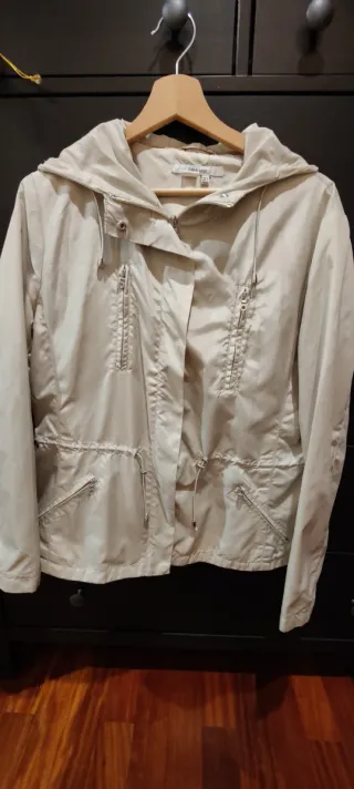 Chamarra Beige,de Zara,capucha,Talla L