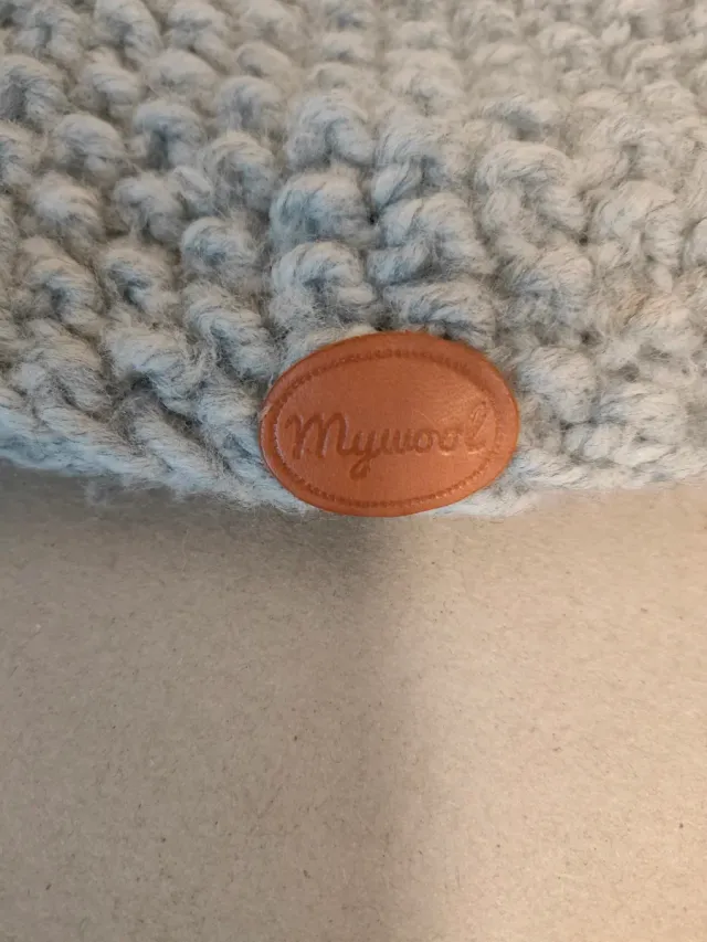 Gorro y bufanda de lana para niña. Talla 4 años.