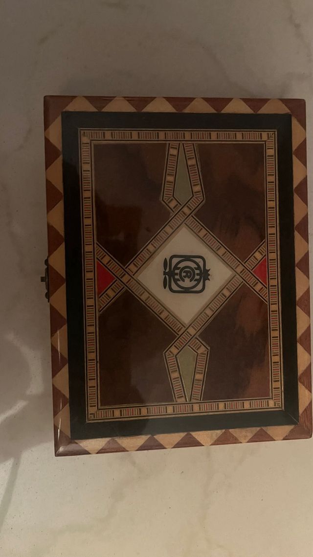 Caja de monedas taracea artesanal