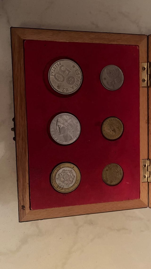 Caja de monedas taracea artesanal