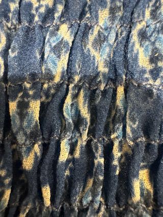 Blusa fruncida azul con estampado