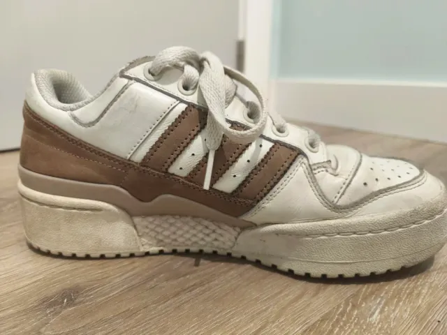 Deportivas Adidas Blancas y Marrones